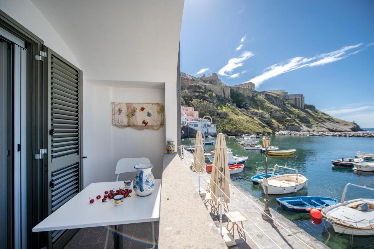 Casa Cinzia In Marina Di Corricella Villa Procida Exterior photo